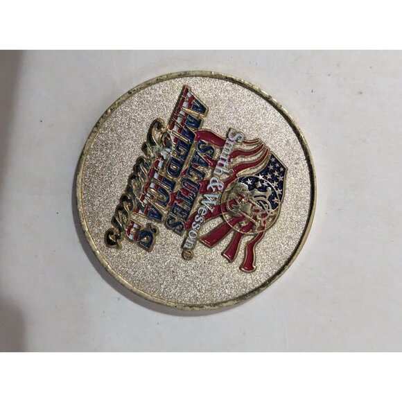 Smith & Wesson Salutes America Taylor Cutlery Challenge Coin 1975 Collectible 🇺 - Picture 4 of 7